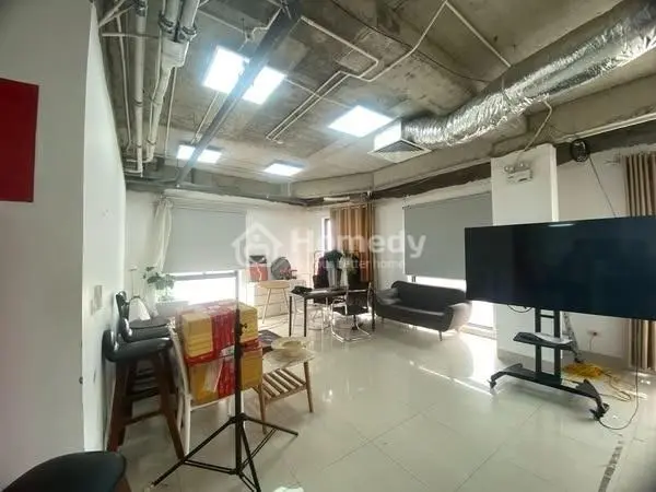 Sang Nhượng Văn Phòng 125M2 Hợp Đồng Còn 1,5 Năm Tại Cầu Giấy, Giá Thuê 20 Triệu/Tháng.