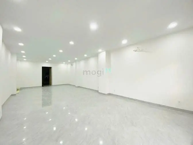 Sắp Bàn Giao Tòa Nhà Văn Phòng Có Thang Máy- K300