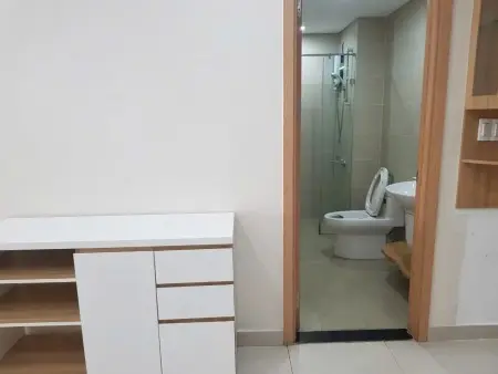 Chung Cư 10A Trần Nhật Duật, Q1: 3P Ngủ, Full Nội Thất, 13Tr/Tháng, Ban Công