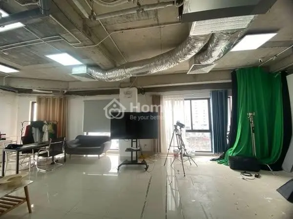 Sang Nhượng Văn Phòng 125M2 Hợp Đồng Còn 1,5 Năm Tại Cầu Giấy, Giá Thuê 20 Triệu/Tháng.