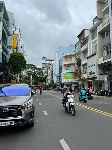 Cho Thuê Giá Siêu Rẻ.võ Văn Tần Quận 3, Dt: 5X20 Kc: Trệt 3 Tầng,
