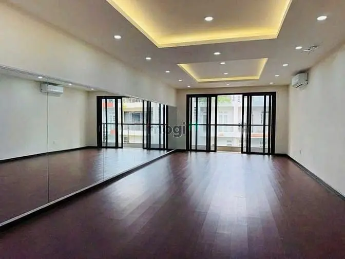 Cho Thuê Nhà Mặt Tiền Huỳnh Văn Bánh - Nhà Mới Đẹp, Vị Trí Tốt