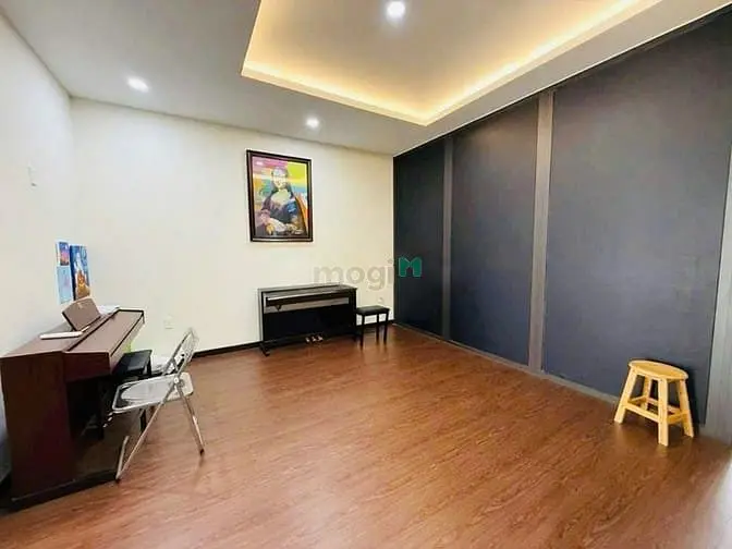 Cho Thuê Nhà Mặt Tiền Huỳnh Văn Bánh - Nhà Mới Đẹp, Vị Trí Tốt