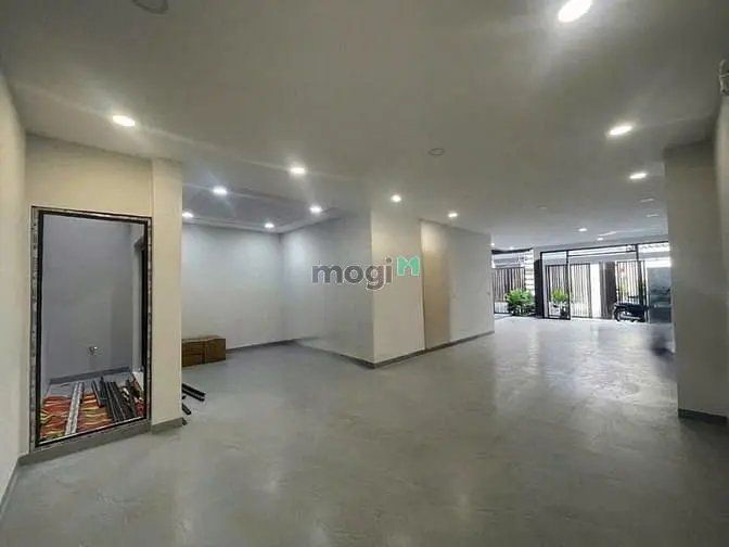 Hiếm - Cho Thuê Nhà Trần Quang Diệu,Quận 3 - Nhà Vuông Vức, Ốp Kính