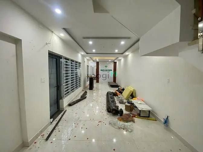Cho Thuê Toà Nhà Đẹp Mặt Tiền Cách Mạng Tháng Tám Có Thang Máy