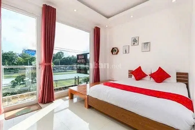 Khách Sạn Nguyễn Minh Hoàng (K300). Dt 4.2X17M, Hầm 6 Tầng