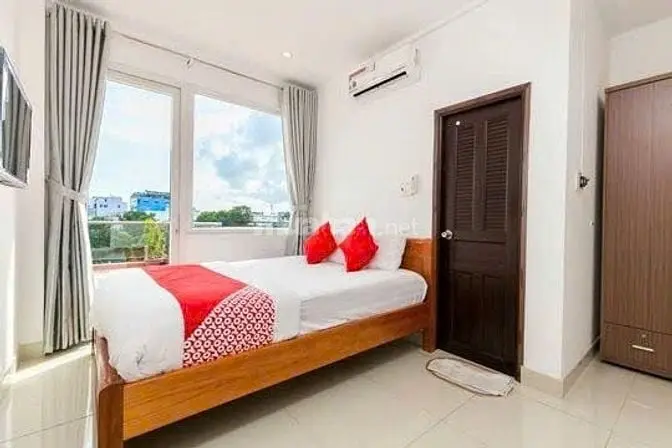Khách Sạn Nguyễn Minh Hoàng (K300). Dt 4.2X17M, Hầm 6 Tầng
