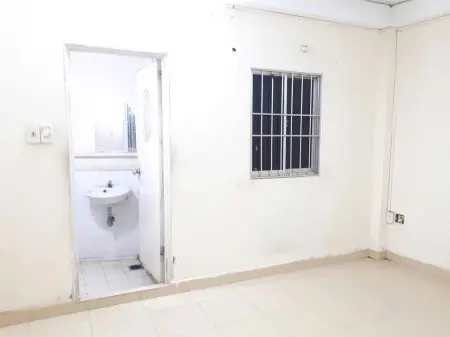 Chính Chủ Cho Thuê Phòng Lớn 20M2, Có Máy Lạnh, 3 Cửa Sổ, Ban Công Ngay Trung Tâm Q3
