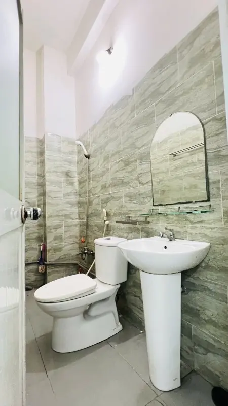 Phòng Cực Rộng Lầu 1 Thông Thoáng Vào Ở Ngay