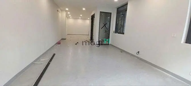 Hiếm - Cho Thuê Nhà Trần Quang Diệu,Quận 3 - Nhà Vuông Vức, Ốp Kính