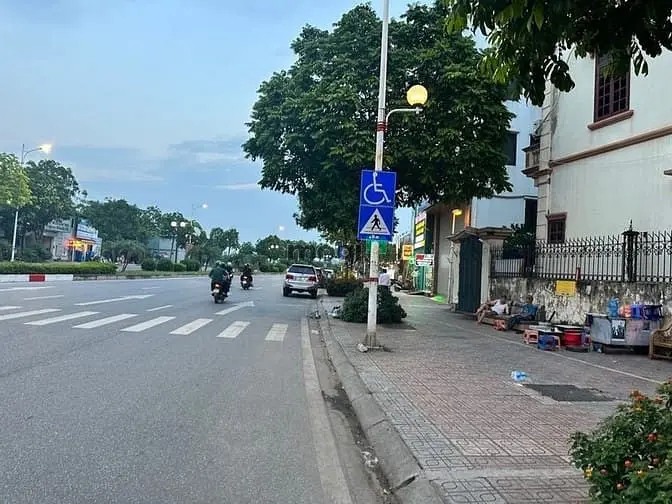 ⚡Siêu Mp_Hồng Tiến 7 Tầng Cho Thuê 1 Tỷ/1 Năm- Trung Tâm Đẹp Nhất Phố