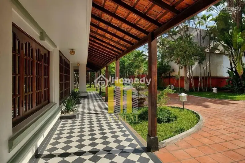 Cho Thuê Villa Sân Vườn 1300M2 Tại Xuân Thủy. Giá 260 Triệu