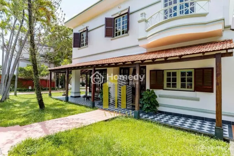 Cho Thuê Villa Sân Vườn 1300M2 Tại Xuân Thủy. Giá 260 Triệu