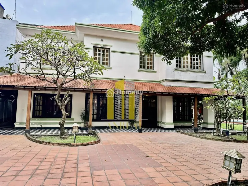Cho Thuê Villa Sân Vườn 1300M2 Tại Xuân Thủy. Giá 260 Triệu