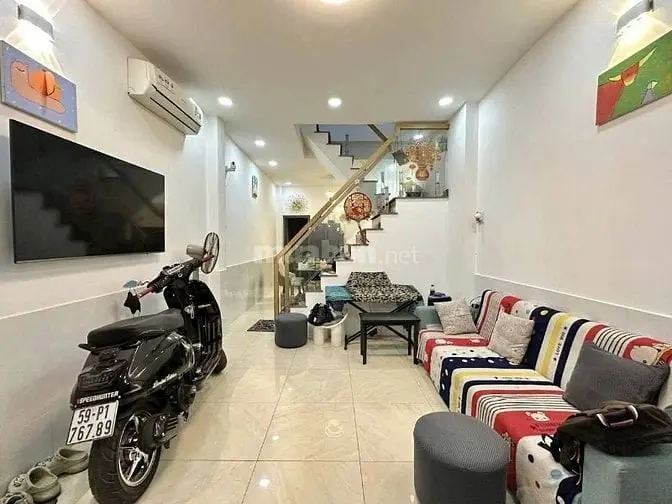 Nhà Ngộp Cần Bán Gấp, Giấy Tờ Đẩy Đủ Ngay Lê Văn Sỹ, Quận 3, Hẻm 4M