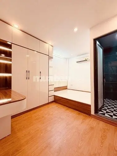Nhà Đẹp Long Lanh Ngõ Đội Cấn, Giá 4.98 Tỷ, 18M2X6T, Ảnh Thật