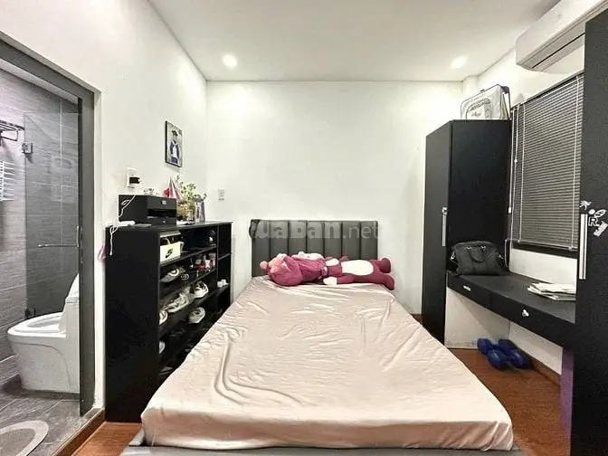 Nhà Ngộp Cần Bán Gấp, Giấy Tờ Đẩy Đủ Ngay Lê Văn Sỹ, Quận 3, Hẻm 4M