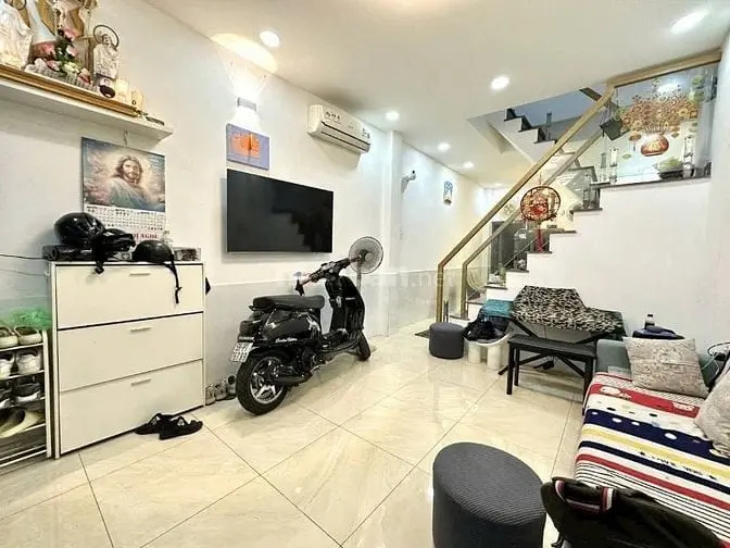 Nhà Ngộp Cần Bán Gấp, Giấy Tờ Đẩy Đủ Ngay Lê Văn Sỹ, Quận 3, Hẻm 4M