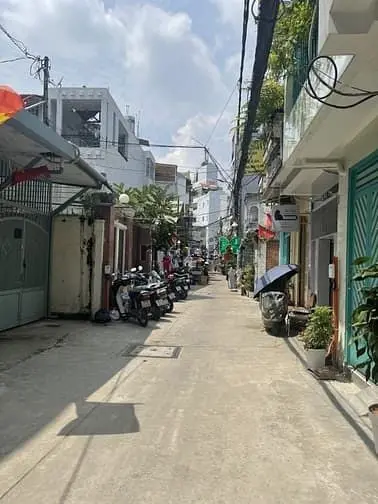 Bán Nhà Nát Tiện Xây Mới Hai Bà Trưng Q.3 - 36M2 - Hẻm 6M Giá 8 Tỉ