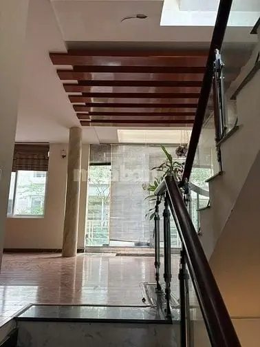 Cho Thuê Nhà 5 Tầng Ngõ Ô Tô Tại Phố Giảng Võ