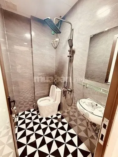 Nhà Đẹp Long Lanh Ngõ Đội Cấn, Giá 4.98 Tỷ, 18M2X6T, Ảnh Thật