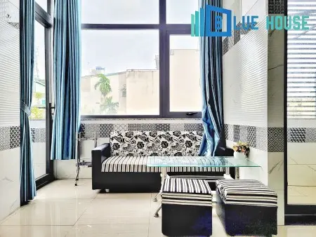 Phòng Studio Ban Công Cửa Kính Cực Chill