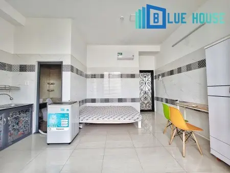 Phòng Studio Ban Công Cửa Kính Cực Chill