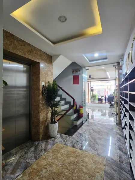 Cho Thuê Mặt Bằng Kinh Doanh Tự Do Tân Phú - Có Chỗ Ngủ Lại - Mặt Tiền Đường Lớn Toà Nhà