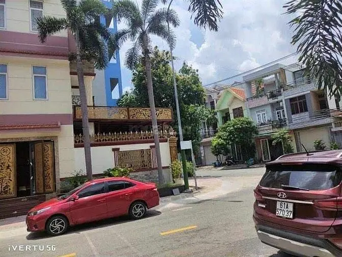 Bán Nhà Lô Góc Hẻm Xe Tải Ngô Thì Nhậm, Dĩ An. 121M2, 4Tang, 14 Tỷ