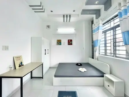 Cho Thuê Phòng Ban Công, Rộng 35M2 Giáp Q1, Q3, Ngay Trung Tâm Phú Nhuận. Full Nội Thất