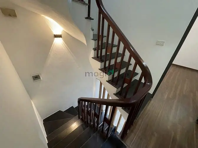 Bán Gấp Nhà Định Công, 46M2 , Giá Hơn 8 Tỷ , Lo Góc ,Oto Qua Nhà