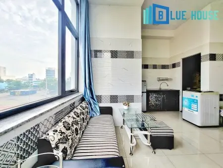 Phòng Studio Ban Công Cửa Kính Cực Chill