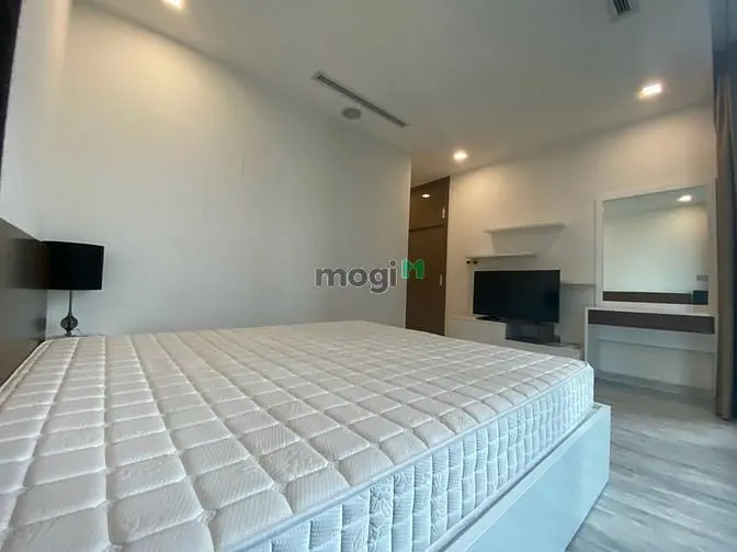 Cho Thuê 3 Phòng Ngủ Giá Rẻ 33 Triệu Ở Vinhomes Golden River Bason Q1