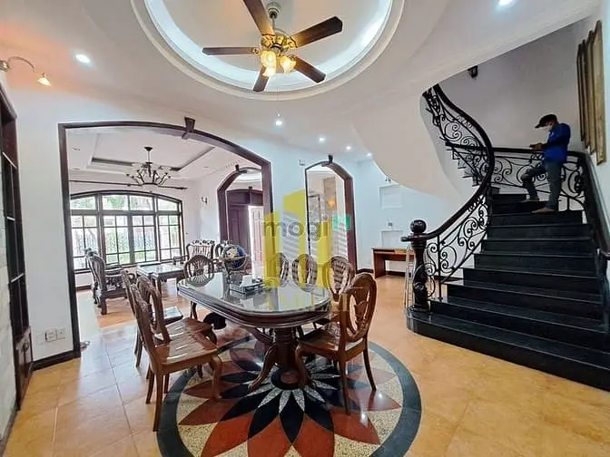 Biệt Thự Nguyễn Văn Hưởng Đầy Đủ Nội Thất Giá 2500$