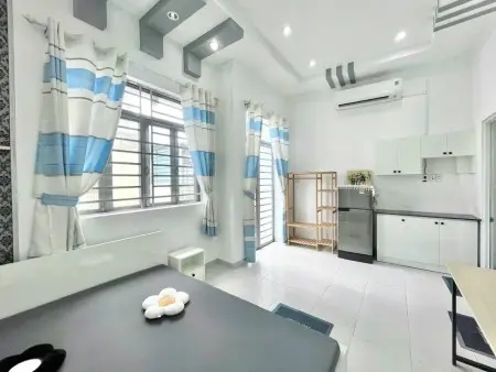 Cho Thuê Căn Hộ Ban Công — Full Nội Thất — Gần Phan Đình Phùng, Phú Nhuận — Sân Bay Tsn