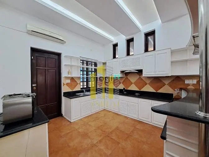 Biệt Thự Nguyễn Văn Hưởng Đầy Đủ Nội Thất Giá 2500$