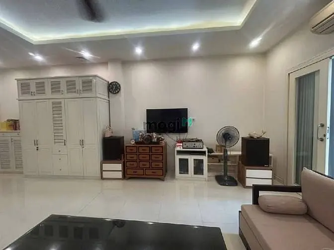 Bán Nhà Hoàng Quốc Việt - 103M2 X 5 Tầng - Mặt Tiền 5,4M - Giá 29,9 Tỷ