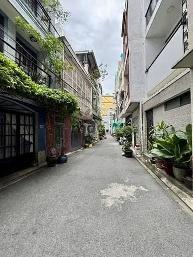 Bán Nhà Hẻm Đường Cách Mạng Tháng Tám, P.5, Tân Bình. Dt: 5,5X8M.