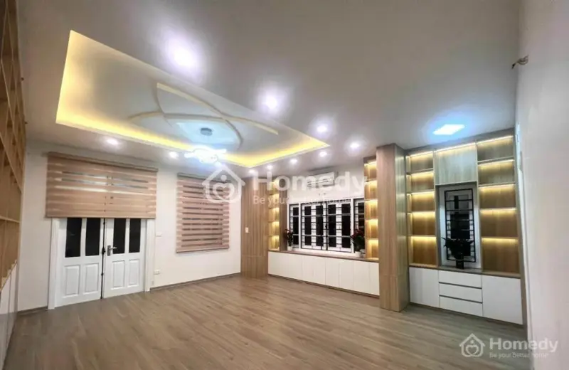 Siêu Phẩm Mặt Phố Đê La Thành . Vị Trí Đắc Địa , Sổ Đỏ Nở Hậu , Chính Chủ , Sẵn Sàng Giao Dịch