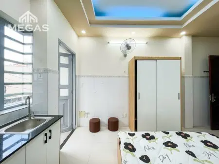 Cho Thuê Phòng Ban Công Lớn Đón Nắng , 32M2 , Giá Tốt - Gần Vòng Xoay Dân Chủ, Toà Nhà Viettel