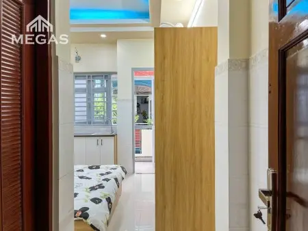Cho Thuê Phòng Ban Công Lớn Đón Nắng , 32M2 , Giá Tốt - Gần Vòng Xoay Dân Chủ, Toà Nhà Viettel