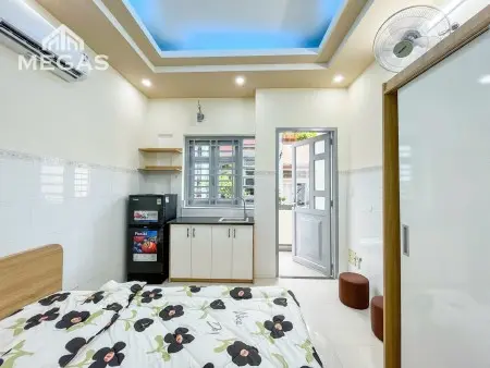 Cho Thuê Phòng Ban Công Lớn Đón Nắng , 32M2 , Giá Tốt - Gần Vòng Xoay Dân Chủ, Toà Nhà Viettel