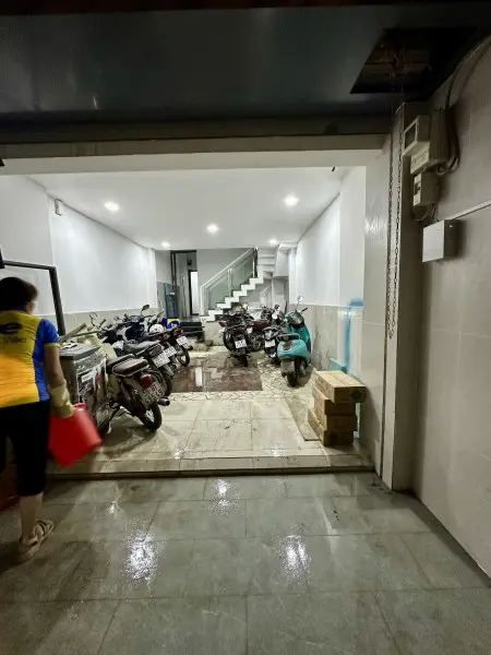 Cần Cho Thuê 1 Phòng Sẵn Máy Lạnh, Kệ Bếp, Gác Gần Lotte, Iuh, Đh Hùng Vương