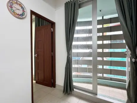 Cho Thuê Căn Hộ 1 Phòng Ngủ Ban Công Cửa Sổ Rộng Siêu Thoáng-Nhà Xe-Thang Máy Ngay Trường Bách Khoa