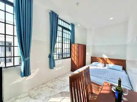 Phòng Cho Thuê Cửa Sổ Thoáng Ngay Cầu Nguyễn Văn Cừ Sát Q1, Thang Máy Giá Tốt
