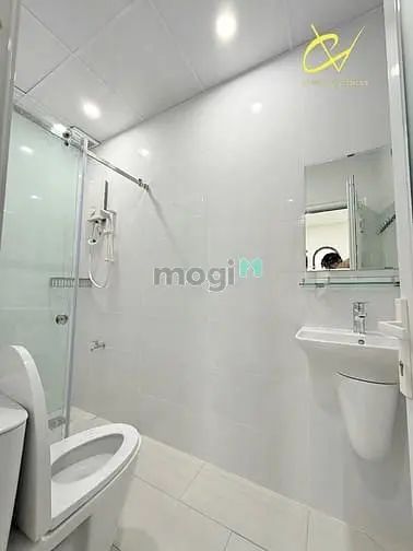 Căn Hộ Dịch Vụ, Nội Thất Đầy Đủ Mới 100%, Có Bãi Oto Gần Nhà