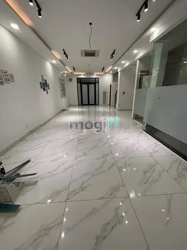 Cho Thuê Tầng Trệt Nhà Phố 126M2 Có Máy Lạnh, Lối Đi Riêng