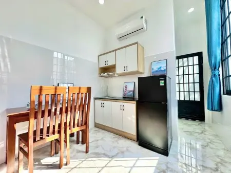 Phòng Cho Thuê Cửa Sổ Thoáng Ngay Cầu Nguyễn Văn Cừ Sát Q1, Thang Máy Giá Tốt