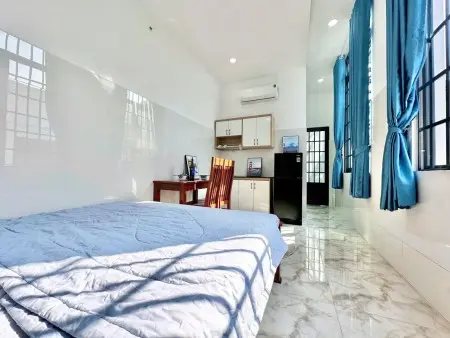 Phòng Cho Thuê Cửa Sổ Thoáng Ngay Cầu Nguyễn Văn Cừ Sát Q1, Thang Máy Giá Tốt