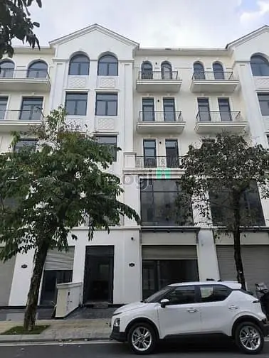 Cho Thuê Tầng Trệt Nhà Phố 126M2 Có Máy Lạnh, Lối Đi Riêng